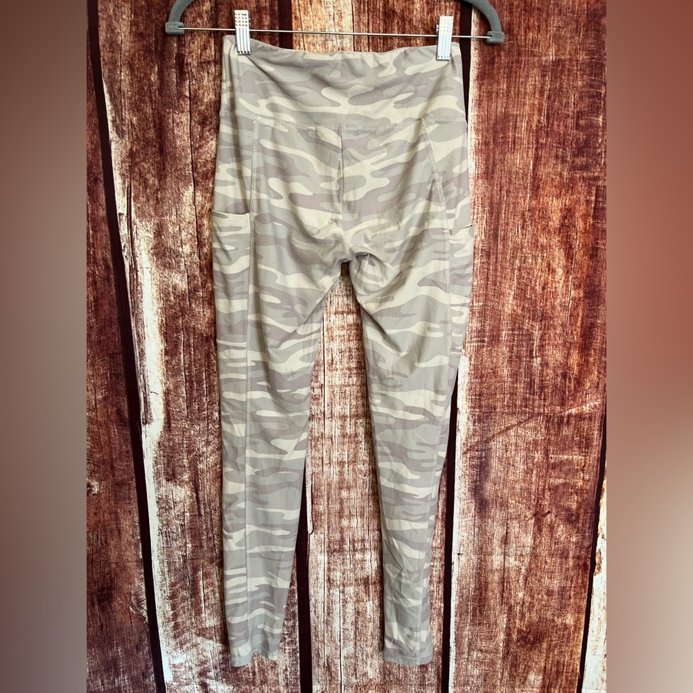 Hippie Rose | Women’s Gray Camouflage Leggings - Picture 4 of 10